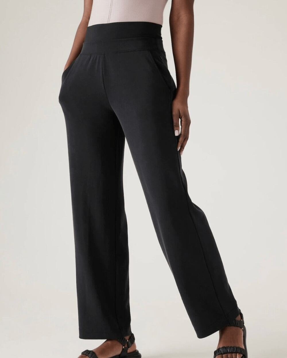 ATHLETA Seasoft Pants in Black Size Medium